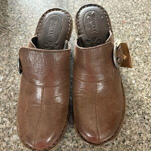 Born Leather Clogs – Women’s Size 9 – Brown Slip-On Mules – New With Tags